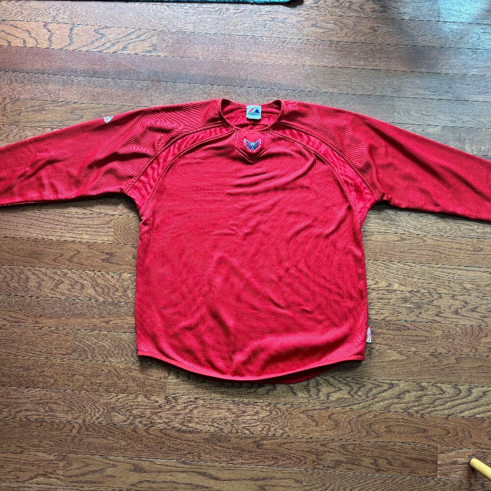 Red Washington Capitals (NHL) Pullover Sweater Size Large